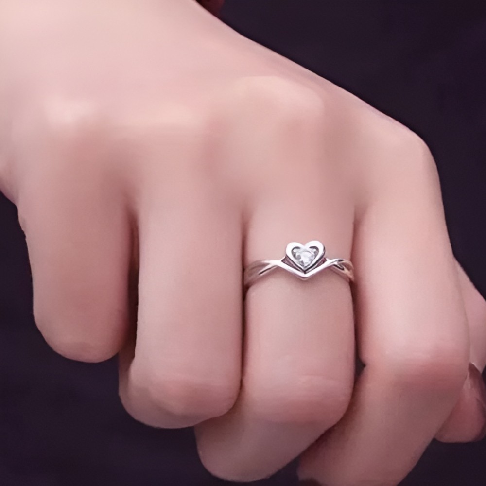 Sparkling V Band Design Ring